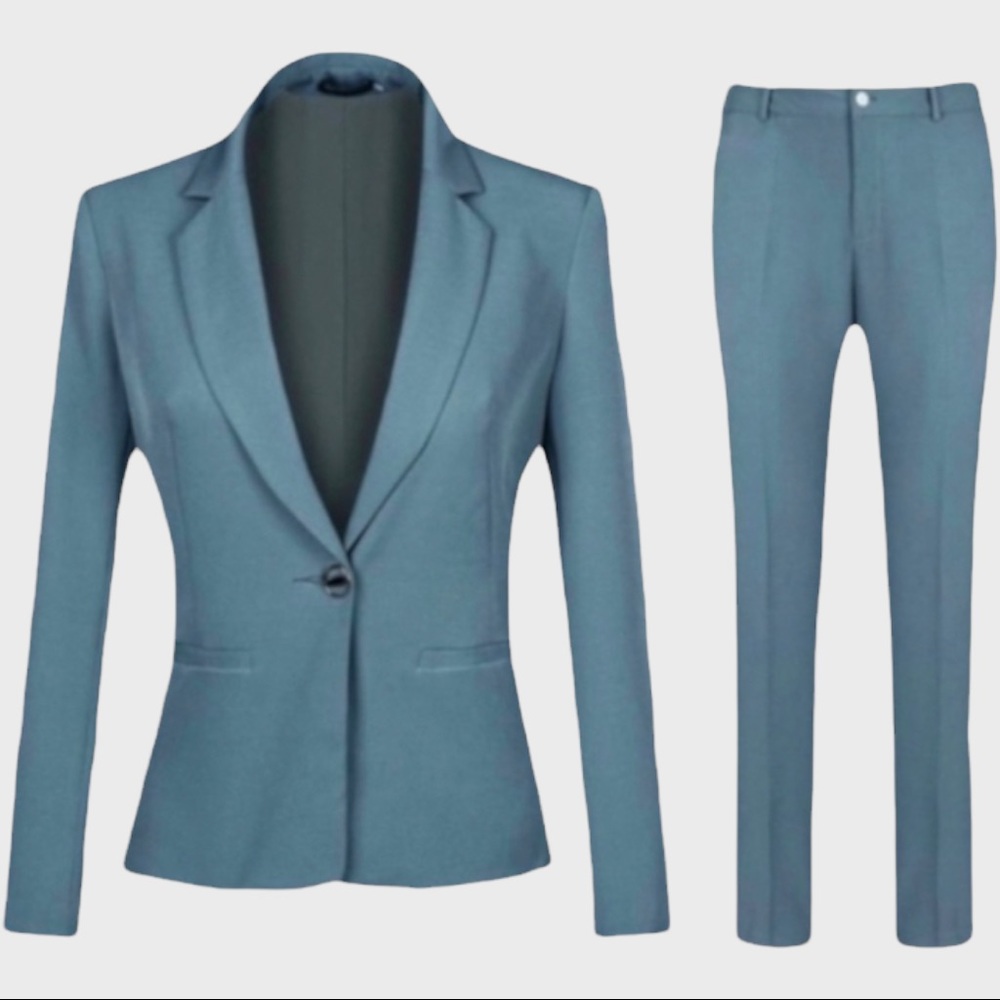 ⭐️HOST PICK⭐️ Beautiful green slim fit straight leg pant suit.